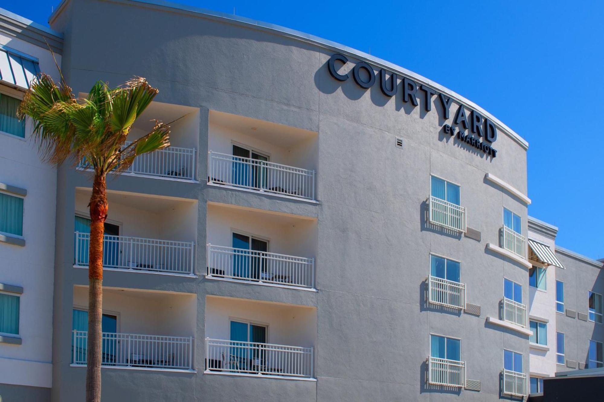 Courtyard By Marriott Island 3*