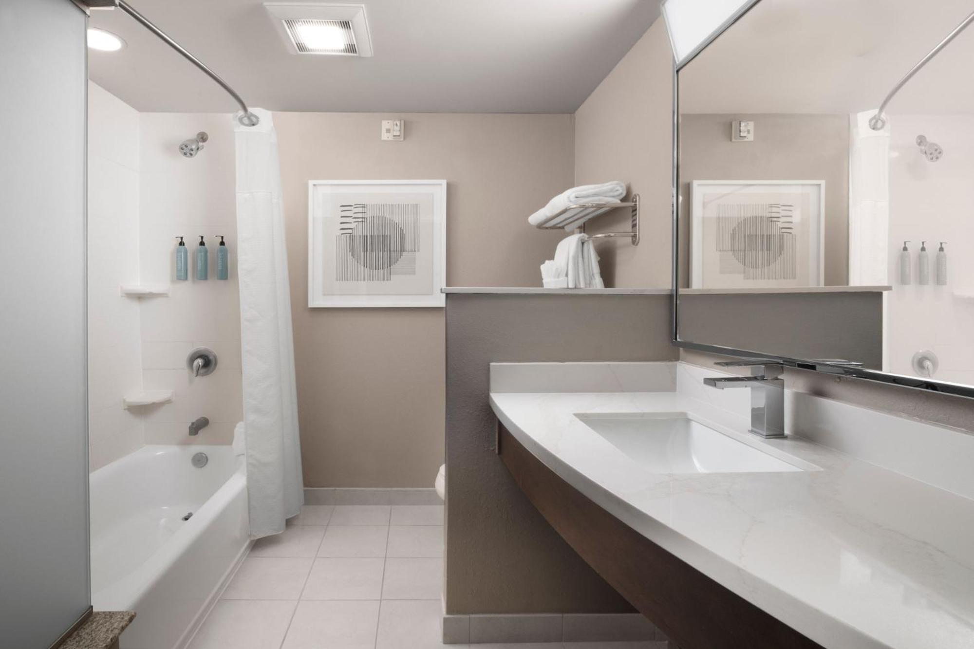 Courtyard By Marriott Island Hotel 3*
