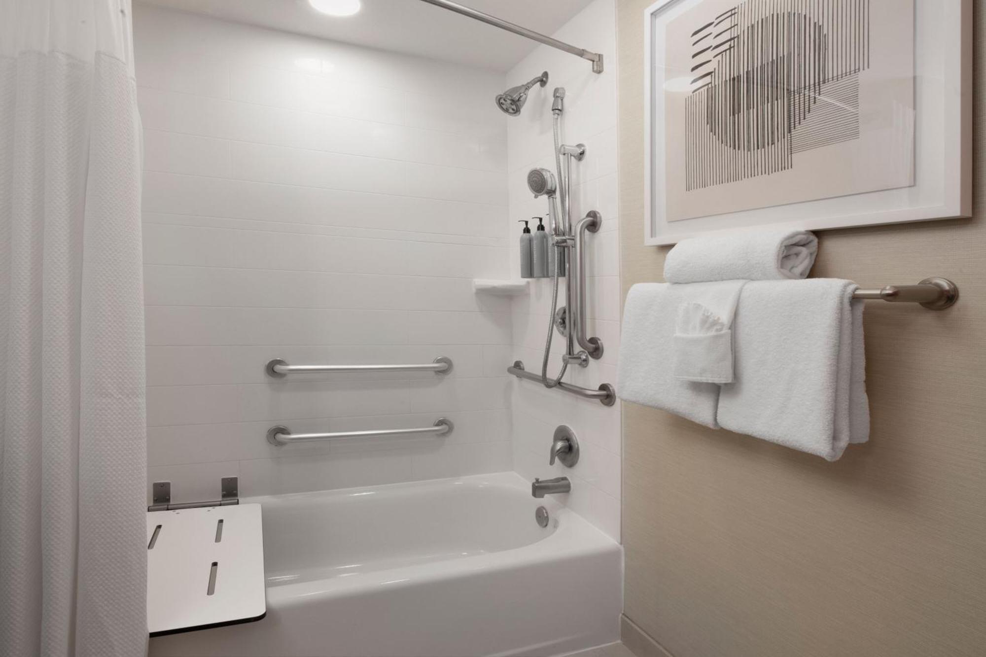 Courtyard By Marriott Island 3*