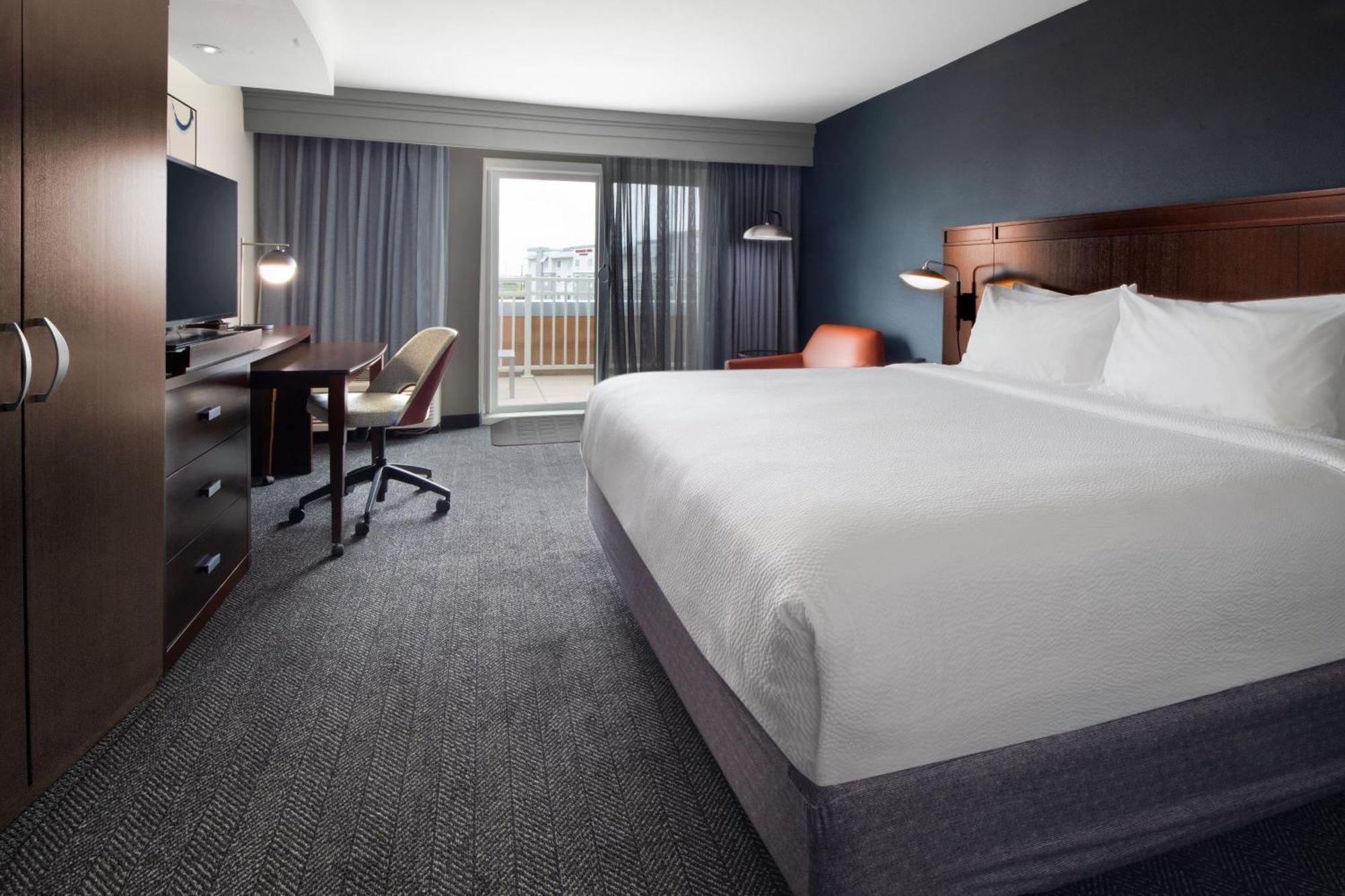 Courtyard By Marriott Island